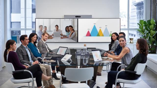 Видеоконферентна система Cisco Room Kit Plus w/ Codec Plus, Quad Camera and Touch 10